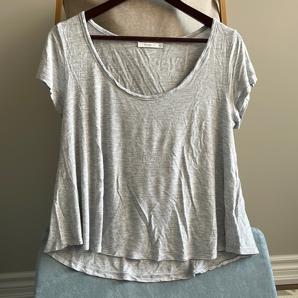Aritizia Talula s/s t shirt in size Medium